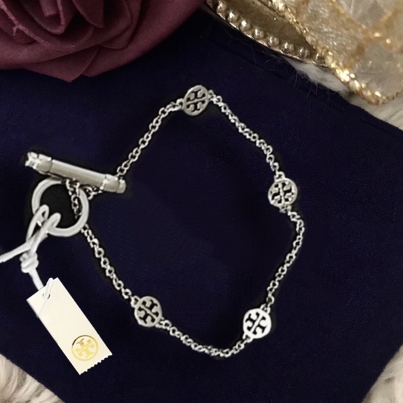 TORY BURCH • Silver Logo Toggle Station Bracelet - Picture 5 of 5